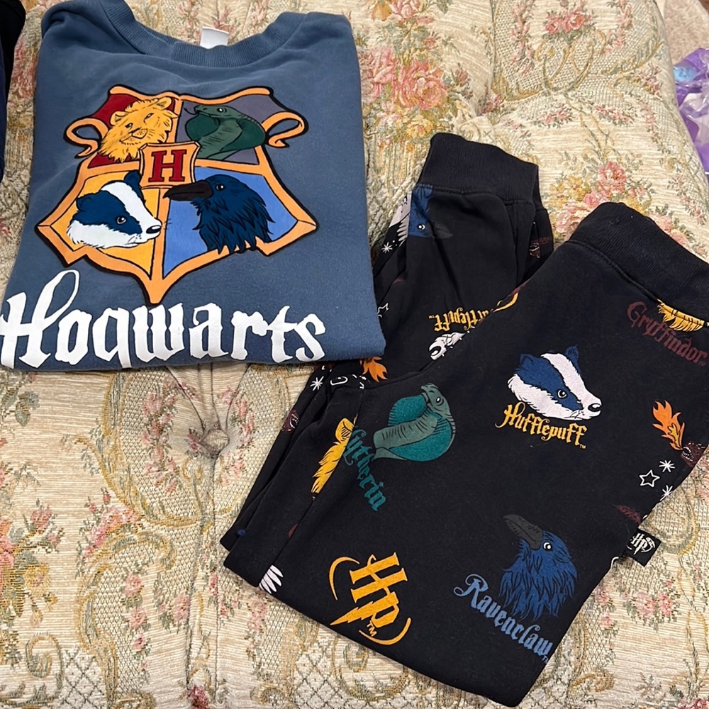 Harry Potter sweatsuit. By H&M.